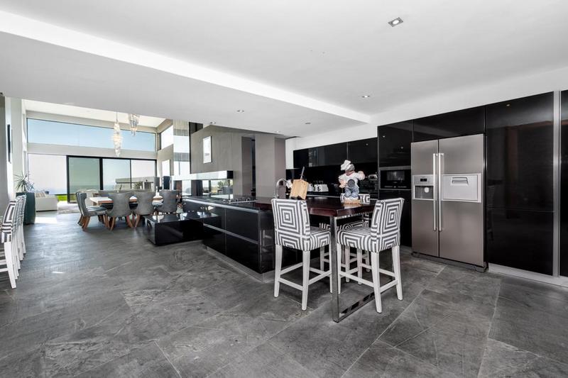 7 Bedroom Property for Sale in Bantry Bay Western Cape